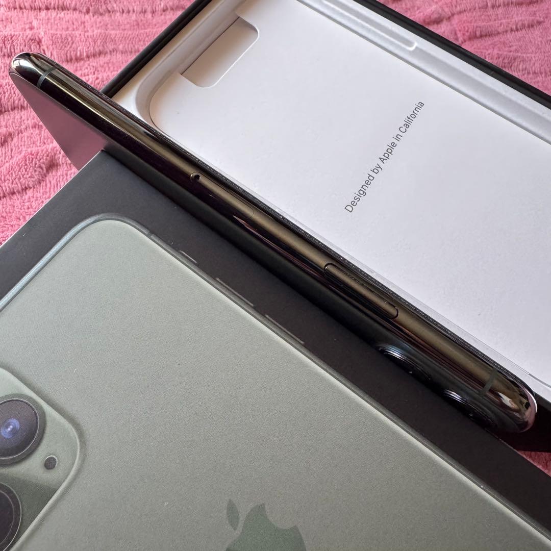 美品 iPhone 11 Pro 256GBミッドナイトグリーン SIMフリー