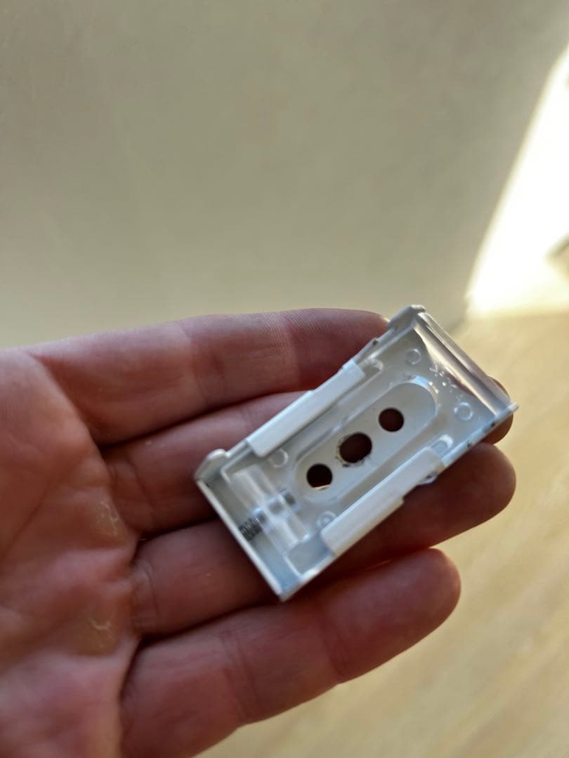 ダークブルー 手動ロールスクリーン 壁面取り付け