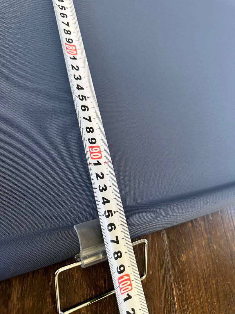 ダークブルー 手動ロールスクリーン 壁面取り付け