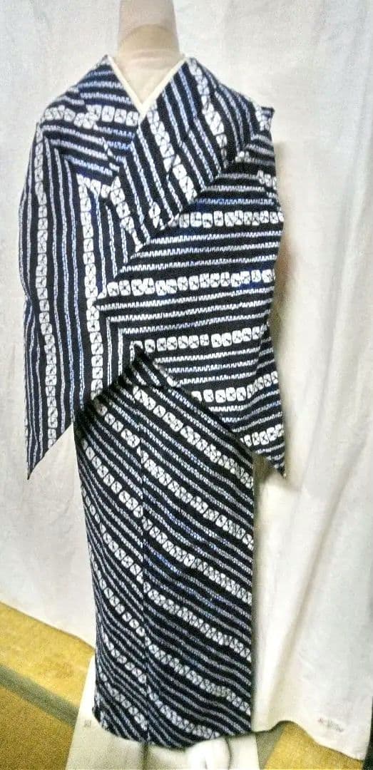 有松絞り浴衣、紺色小紋しつけつき