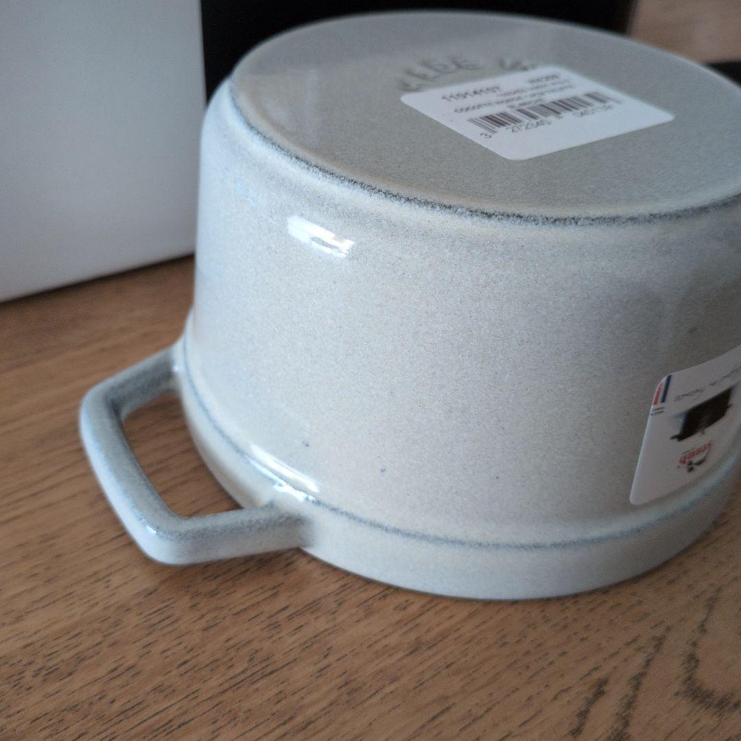 【新品未使用】Staub ココット ラウンド 14cm カンパーニュ　おまけ付き