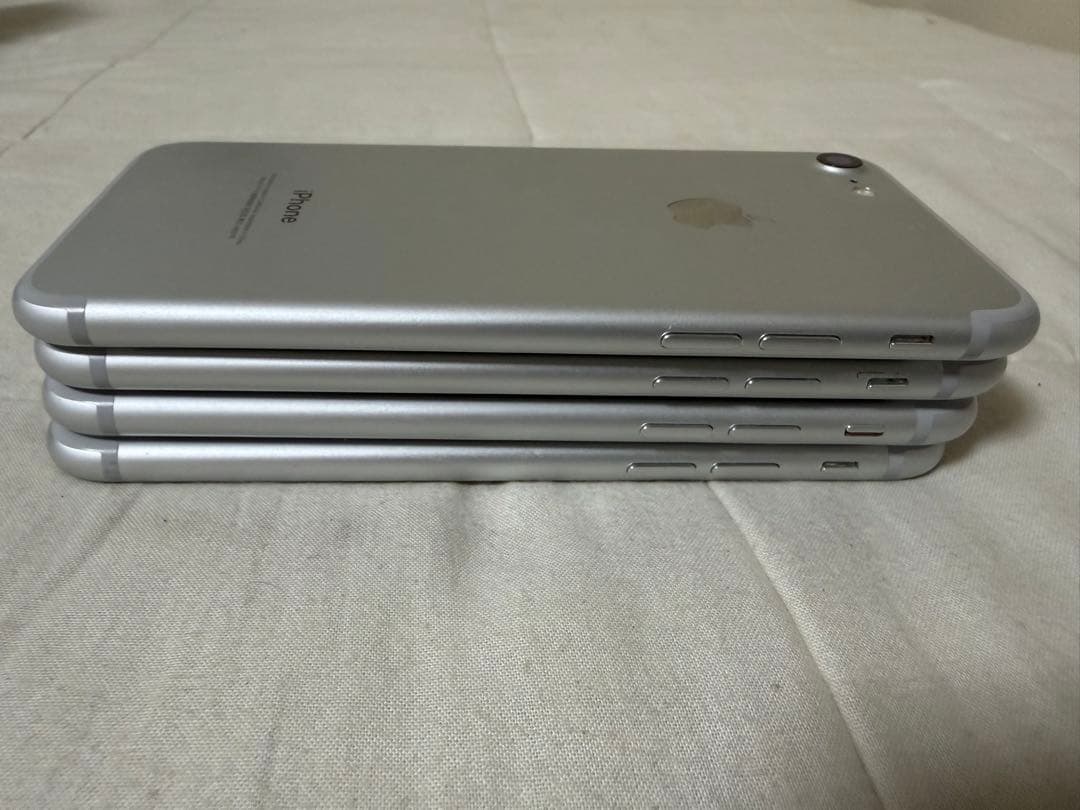 【初期化済み】iPhone7 SIMフリー　32GB シルバー　4個