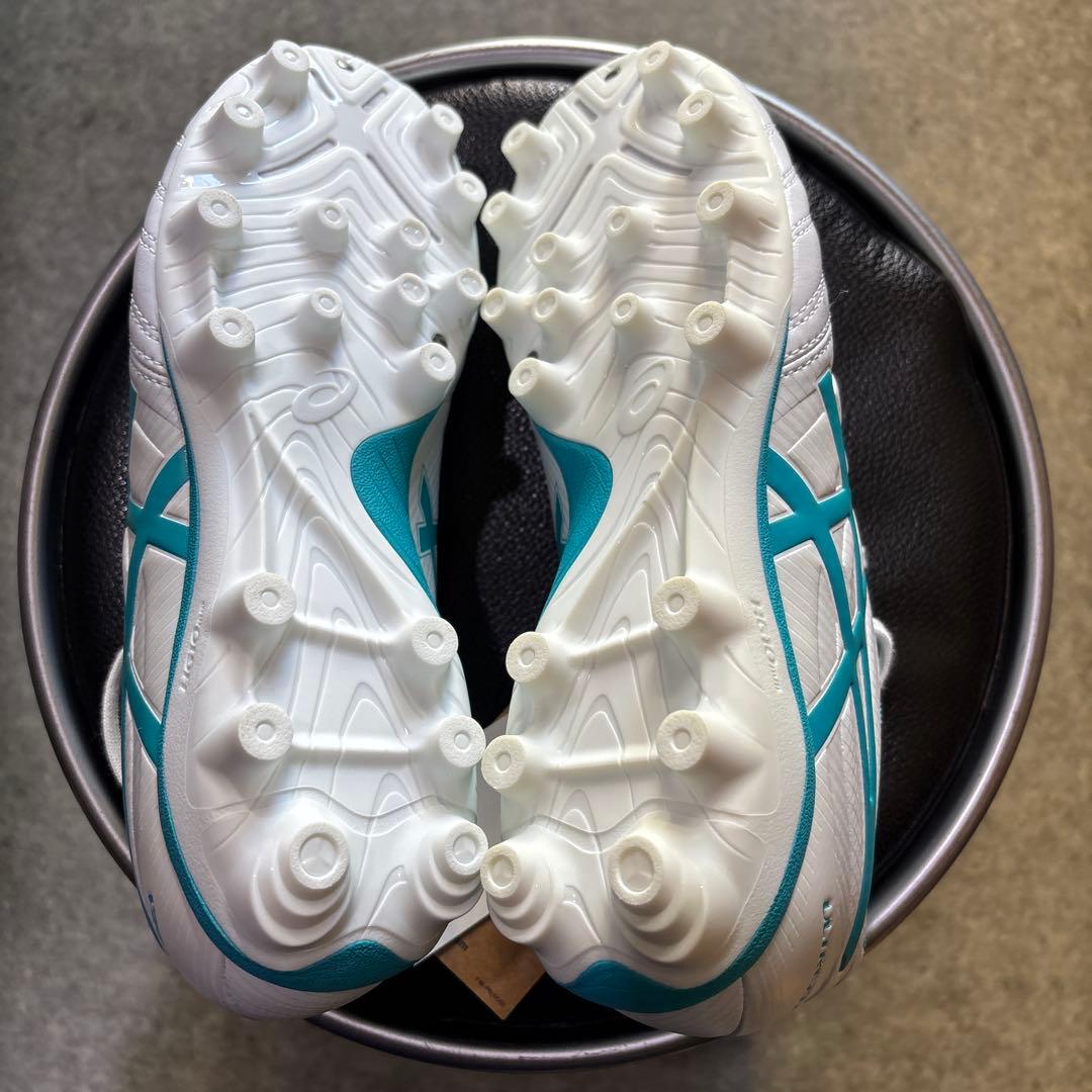 アシックスジュニアサッカースパイク新品23.5㎝