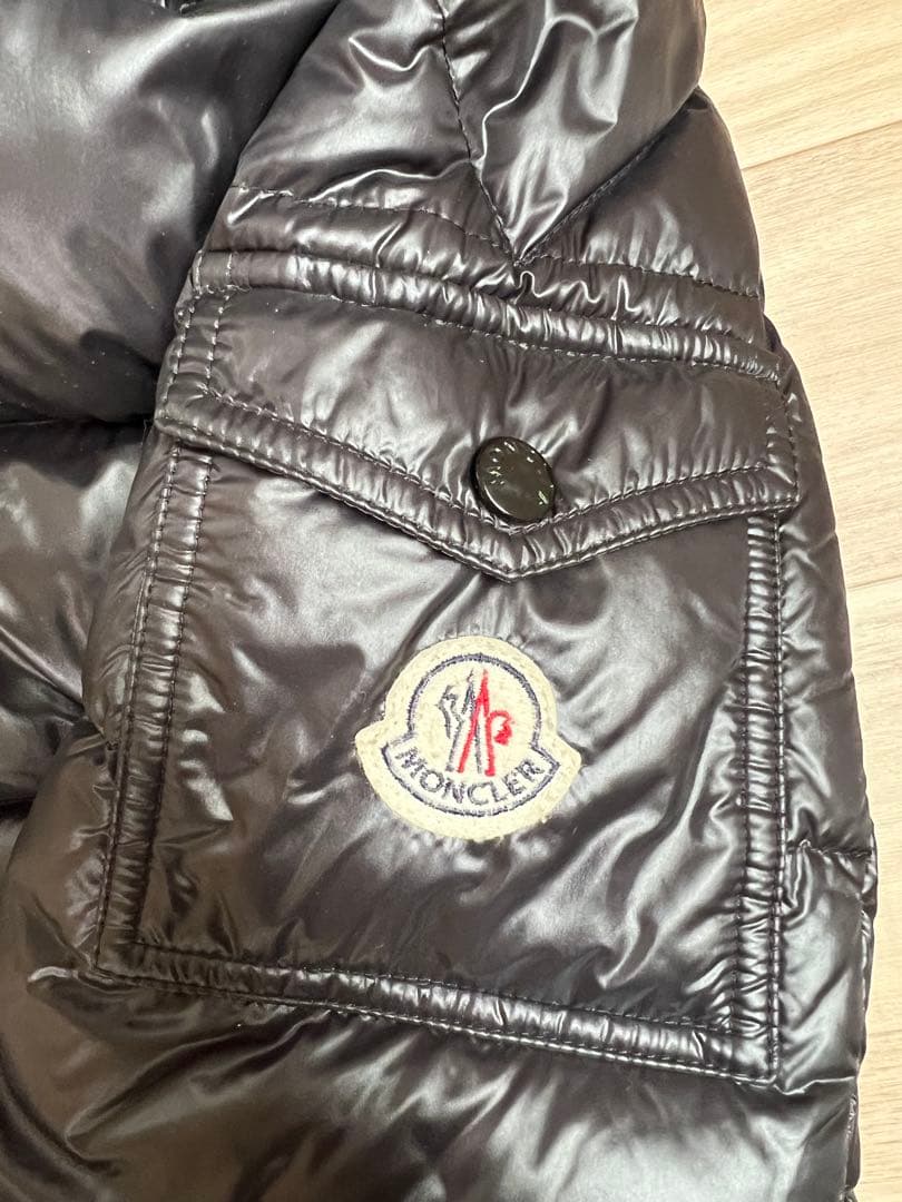 Moncler ブラック ダウンジャケット