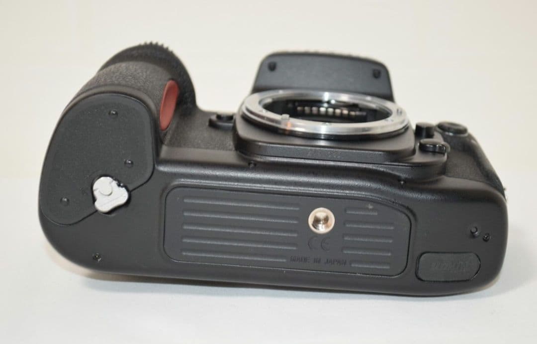 美品☆即日配送☆Nikon F100 ニコン フィルムカメラ 一眼レフカメラ☆