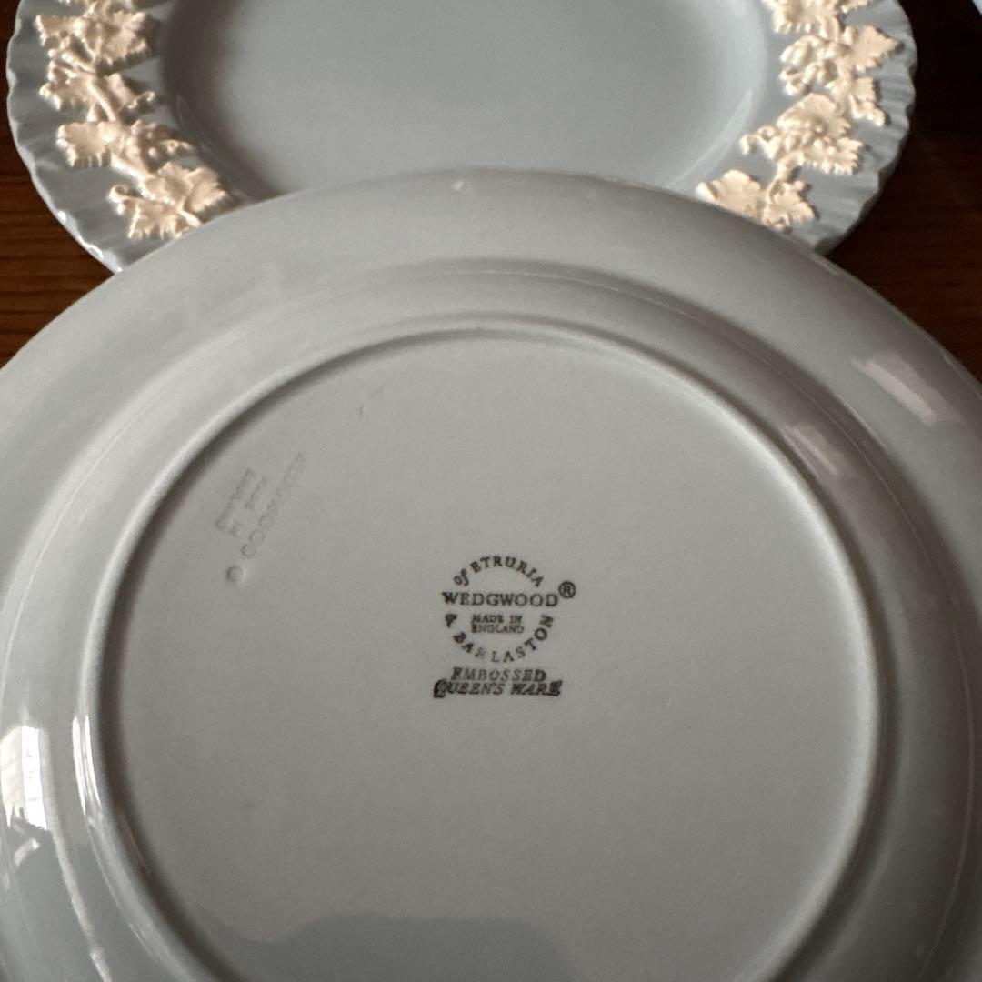 ウェッジウッド廃盤希少　アンティーク　白いレリーフ装飾のパン皿6枚セット