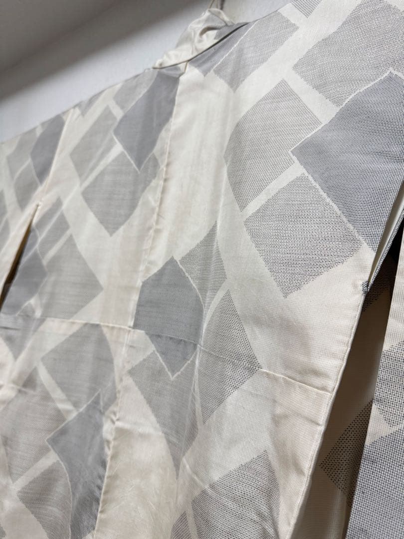 【銘品美品】「くぼた織物」本場白大島紬 白薩摩泥染「極上140亀甲 重ね色紙文様