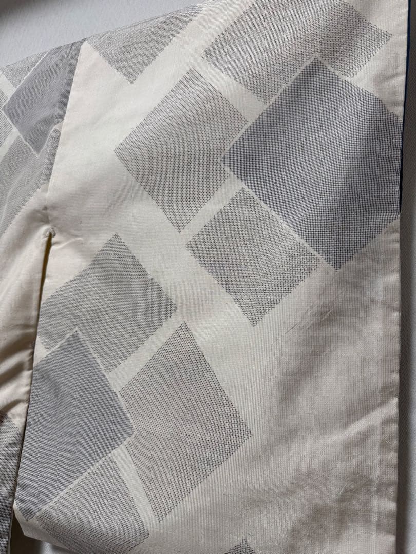 【銘品美品】「くぼた織物」本場白大島紬 白薩摩泥染「極上140亀甲 重ね色紙文様