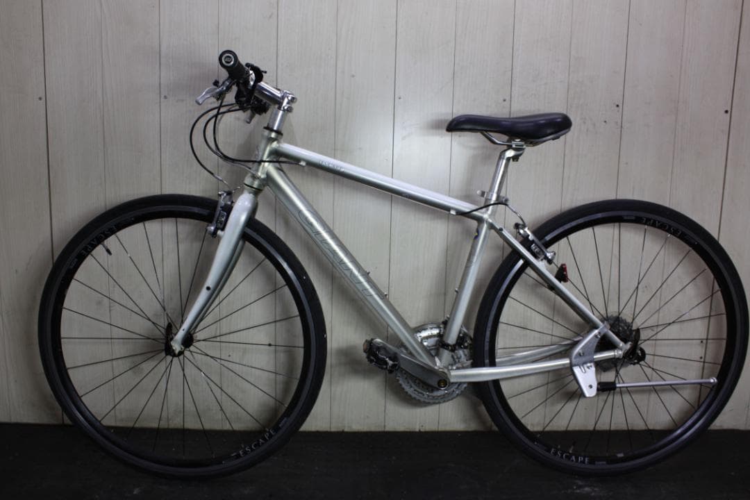 GIANT ESCAPE R3 700C 24速 430mm SILVERクロス