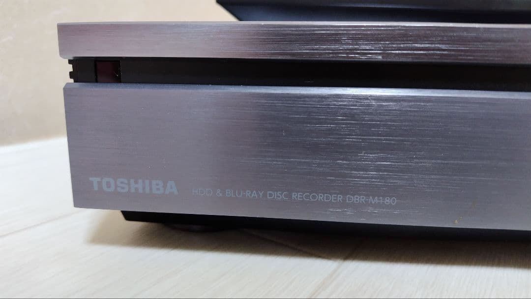 TOSHIBA　レグザ　ブルーレイレコーダー　DBR-M180