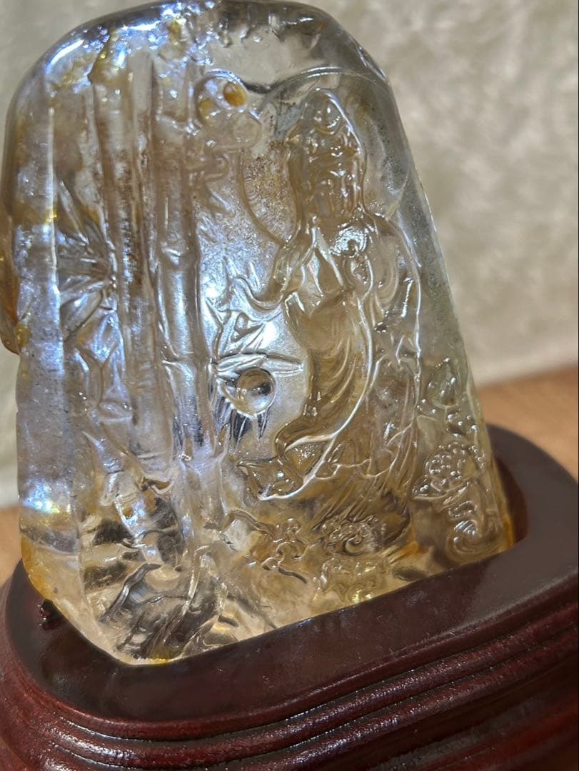 高品質 観音菩薩像彫刻 ヒーラー共生水晶 台座付き