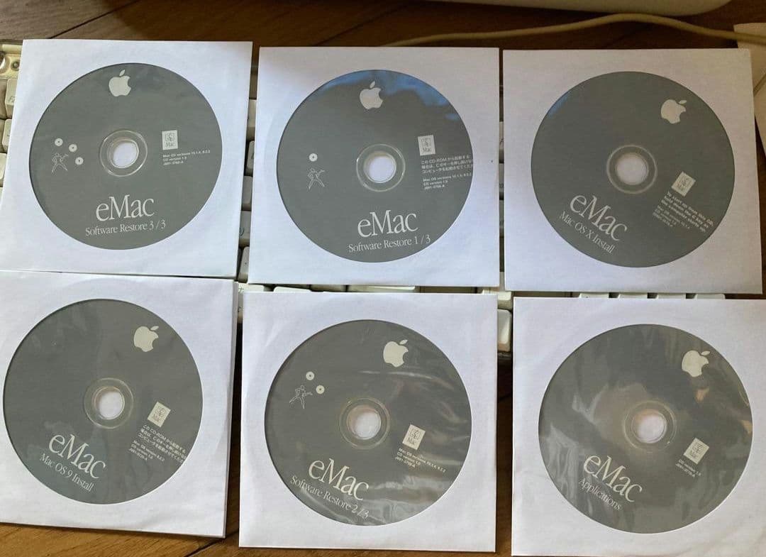 e-Mac 本体＋電源ケーブルのみ