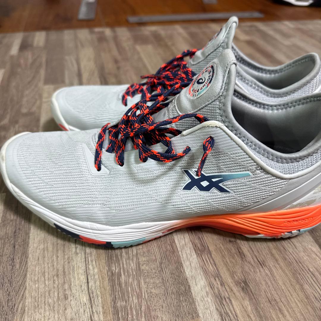 たくアシックス バスケットボールシューズ グレー/オレンジ　グライドノヴァ