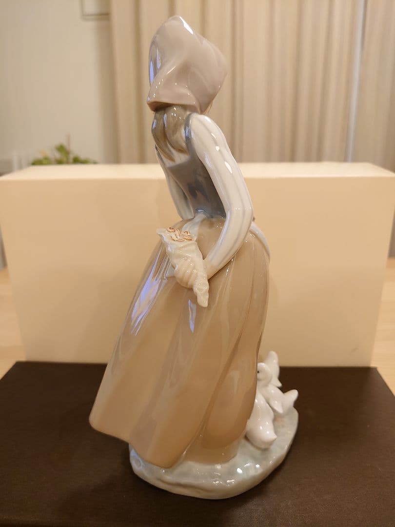 【美品 絶版 希少】LLADRO リヤドロ 1277『かたつむりをあげる少女』