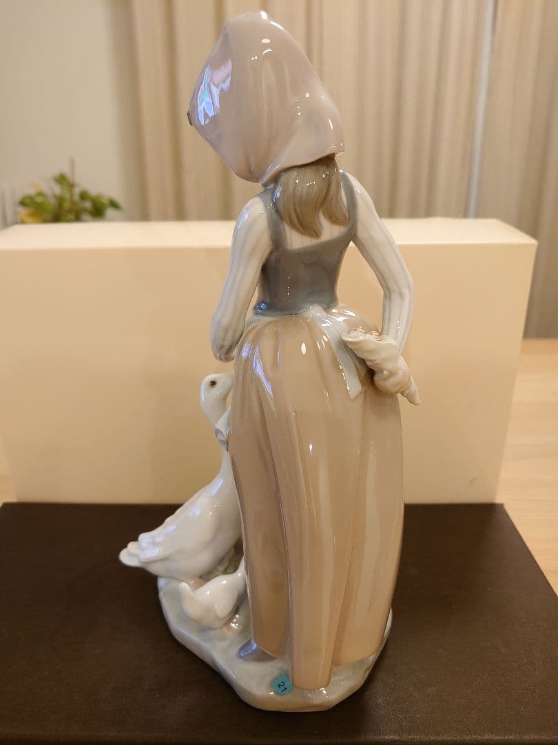 【美品 絶版 希少】LLADRO リヤドロ 1277『かたつむりをあげる少女』