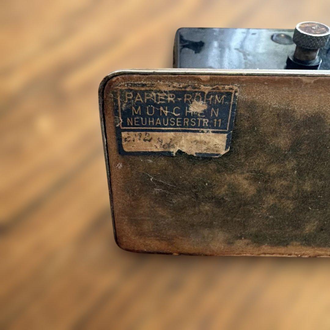 ドイツ製カレンダー アンティーク　金属製