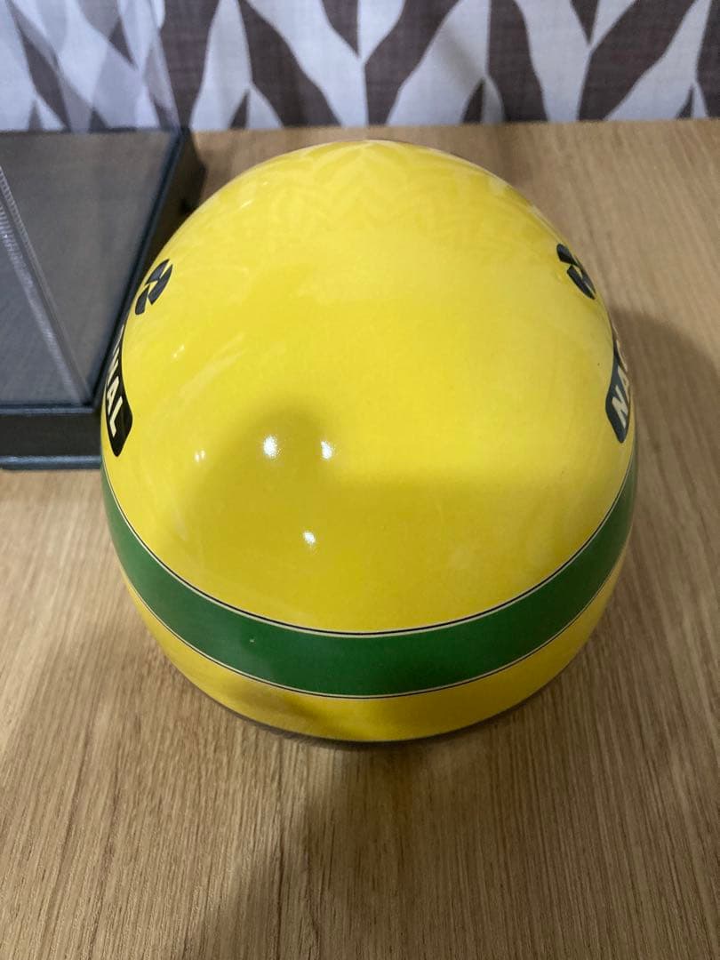 ケース付き　アイルトン・セナ　陶器製ヘルメット置物　灰皿