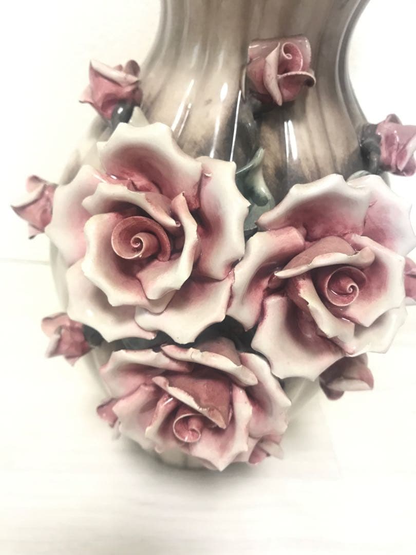＊送料込み＊イタリア製花瓶 カポディモンテ アンティーク バラ 陶器 花陶