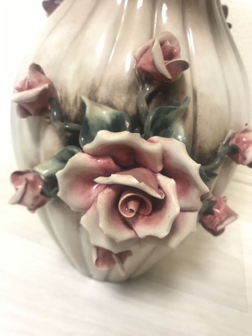 ＊送料込み＊イタリア製花瓶 カポディモンテ アンティーク バラ 陶器 花陶