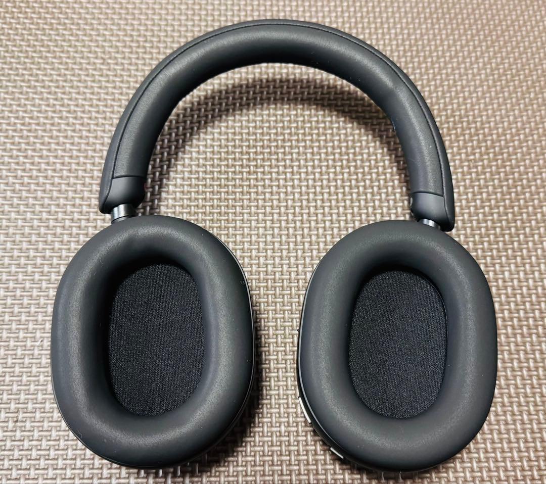 しろ【ほぼ新品】SONY WH-1000XM5 ブラック 　カバー付