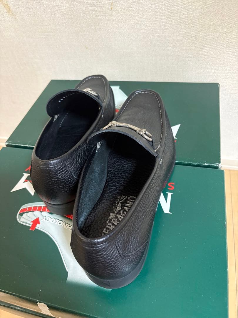 フェラガモ　FERRAGAMOレザー ローファー 黒 金具付き