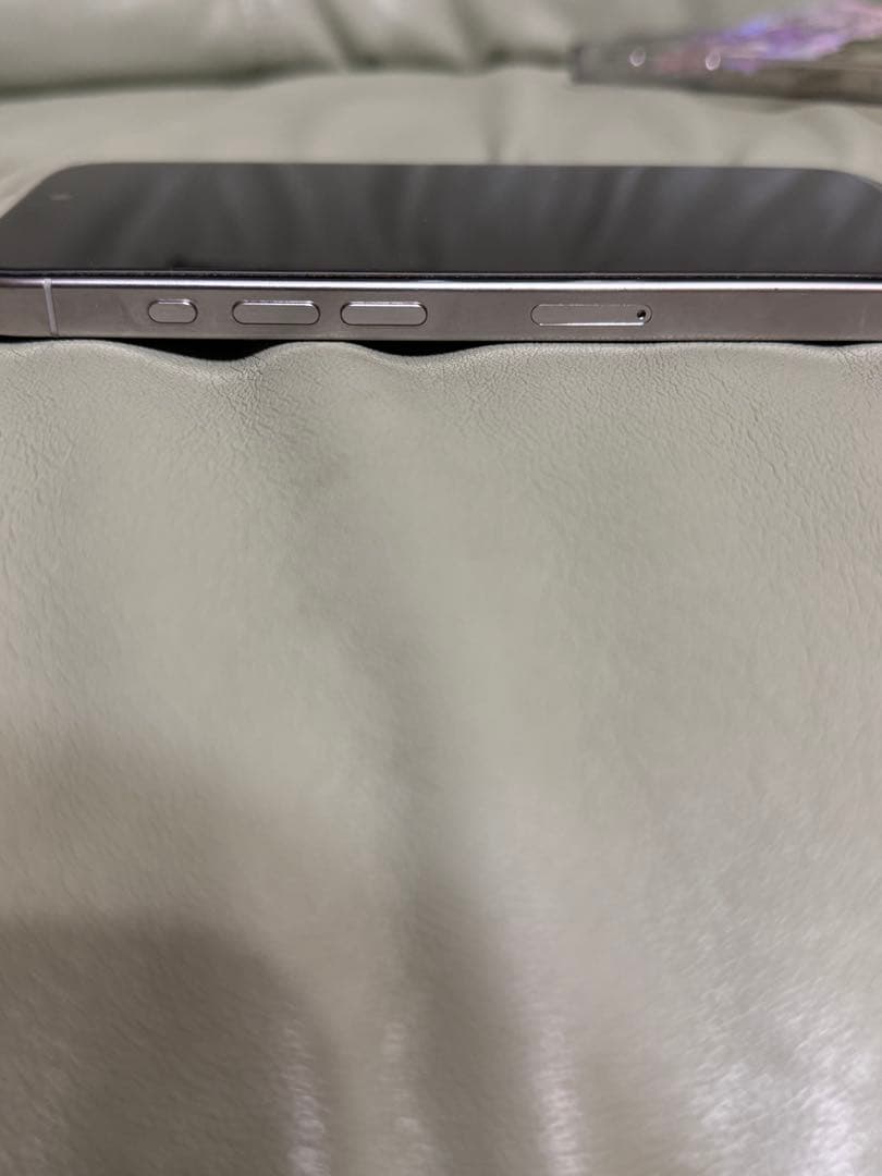 Apple iPhone 15 Pro ホワイト チタニウム箱付き