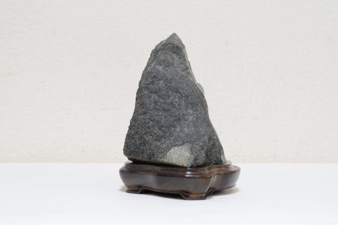 福岡県　千仏石　紫檀台座、箱付き　鑑賞用石　水石　天然石