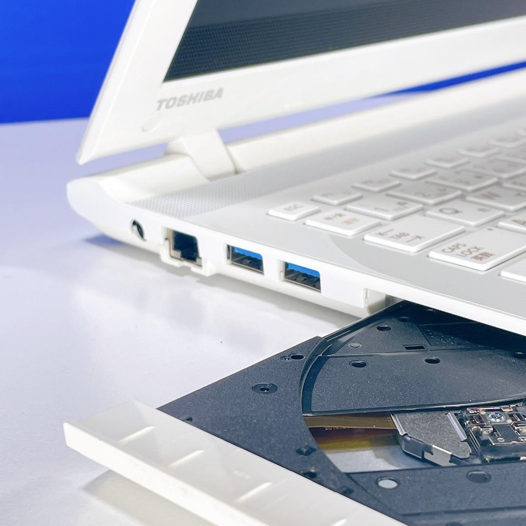 美品✨Windows11✨高速SSD512GB✨東芝白カメラ付ノートパソコン薄型