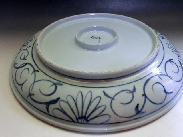 大皿■兎紋「春白兎」江戸期 染付 花唐草 吹き墨 二重高台 時代物 骨董品■