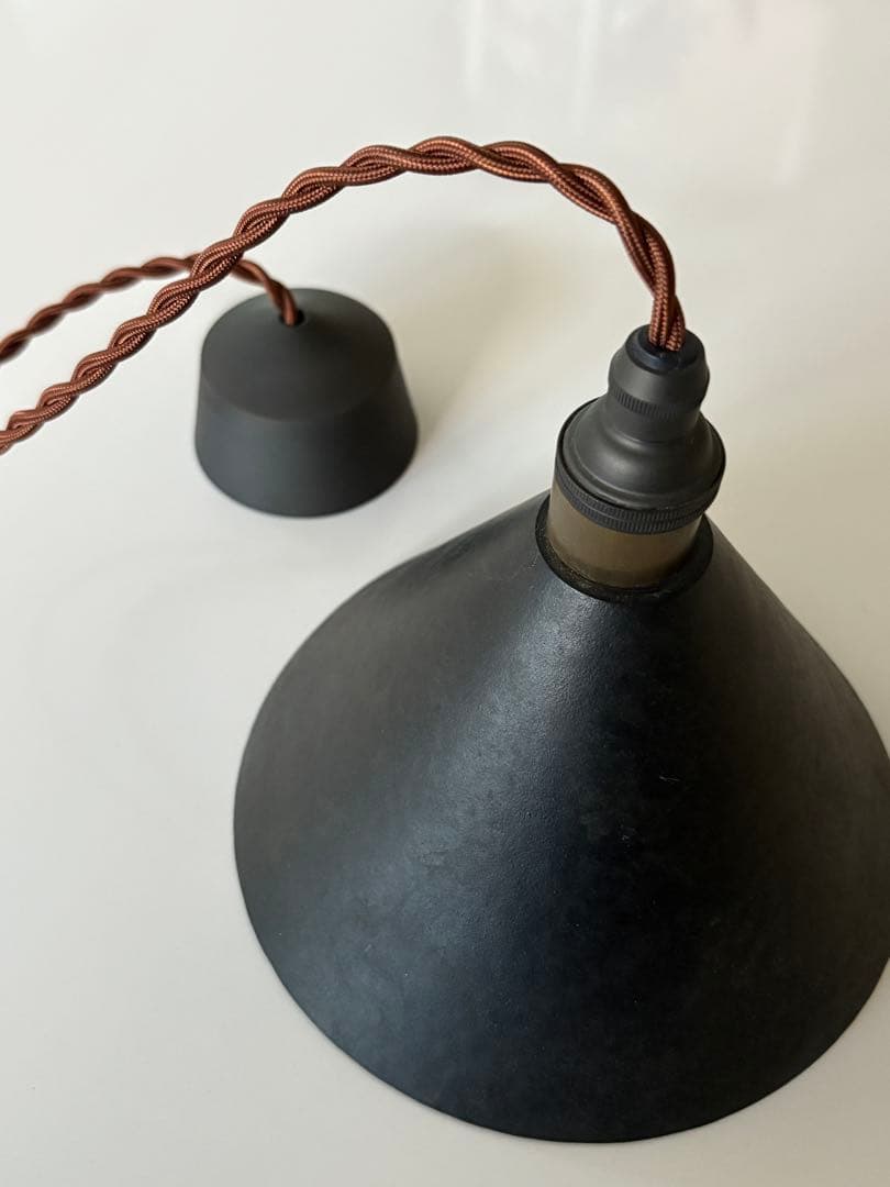 FUTSGAMI ペンダントランプ 円錐 鍛金 黒ムラ