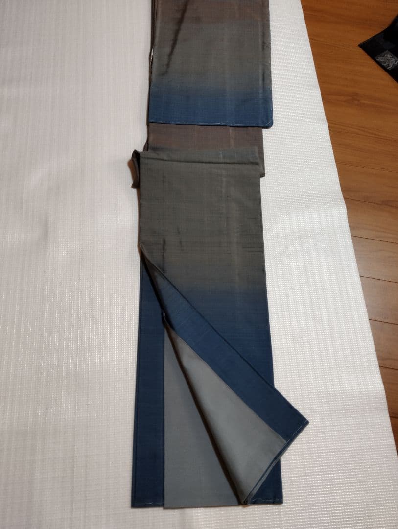 大島紬　未使用しつけ付き　織柄グラデーション