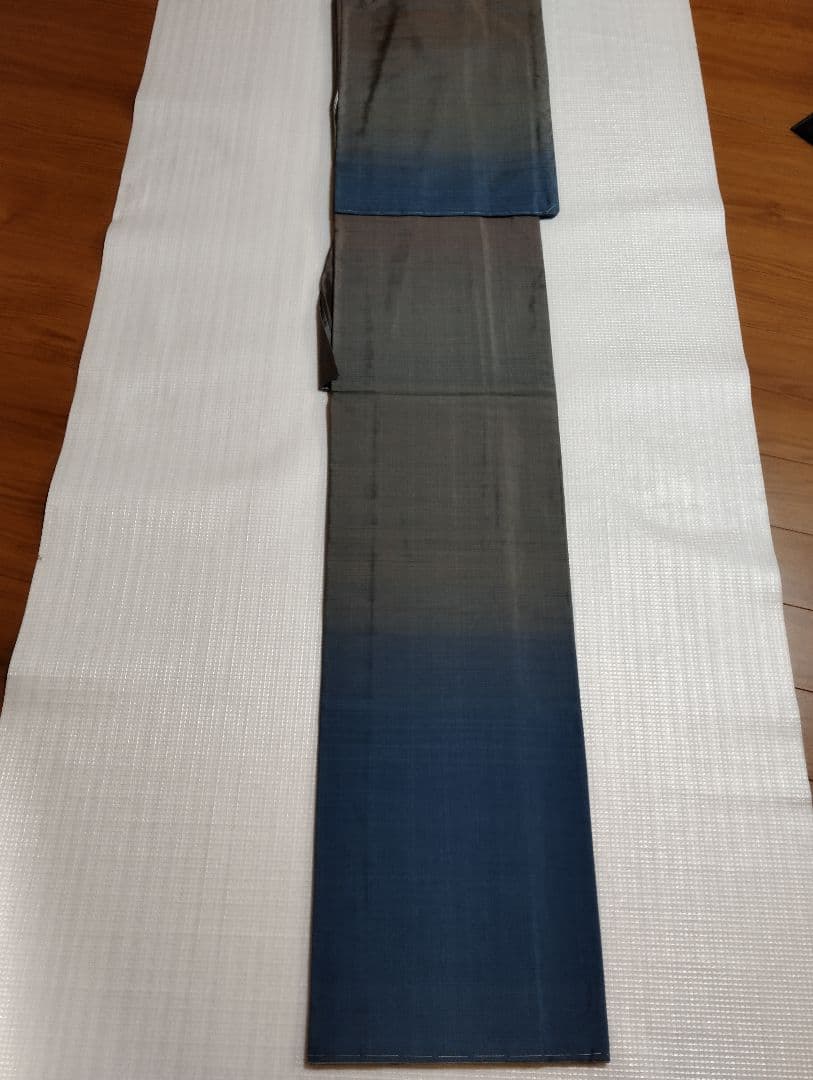 大島紬　未使用しつけ付き　織柄グラデーション