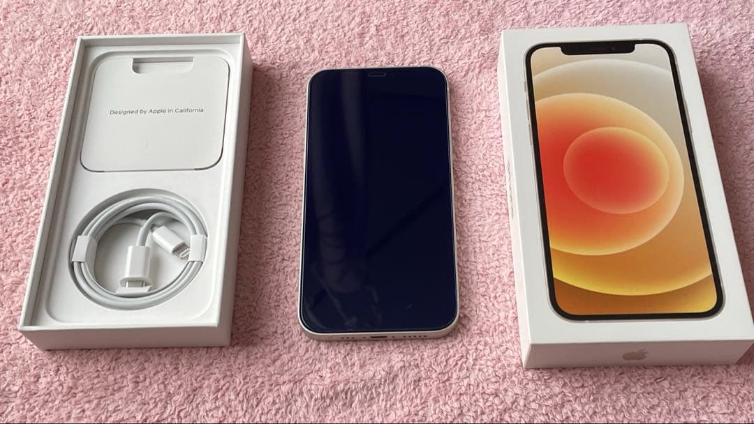 超美品　 iPhone 12　 バッテリー量94％　64GB　ドコモ　ホワイト