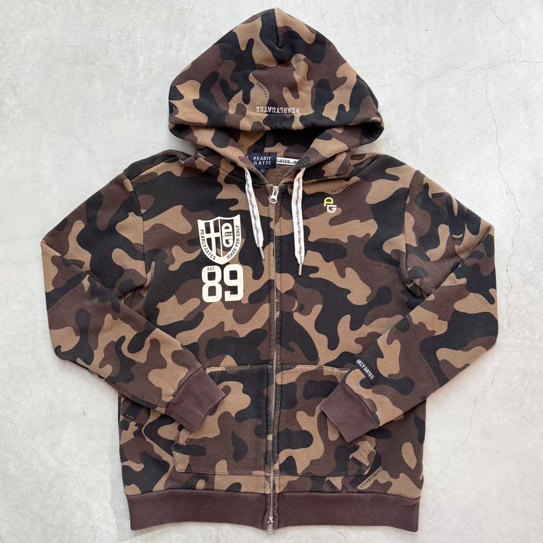 PEARLY GATES 迷彩カモフラ総柄 ジップフードパーカー にこちゃん刺繍