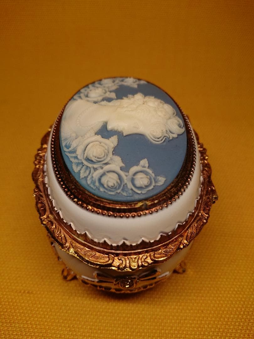 【美品】オルゴール　ジュエリーボックス　カメオ　置物　工芸品　美術品　A1447
