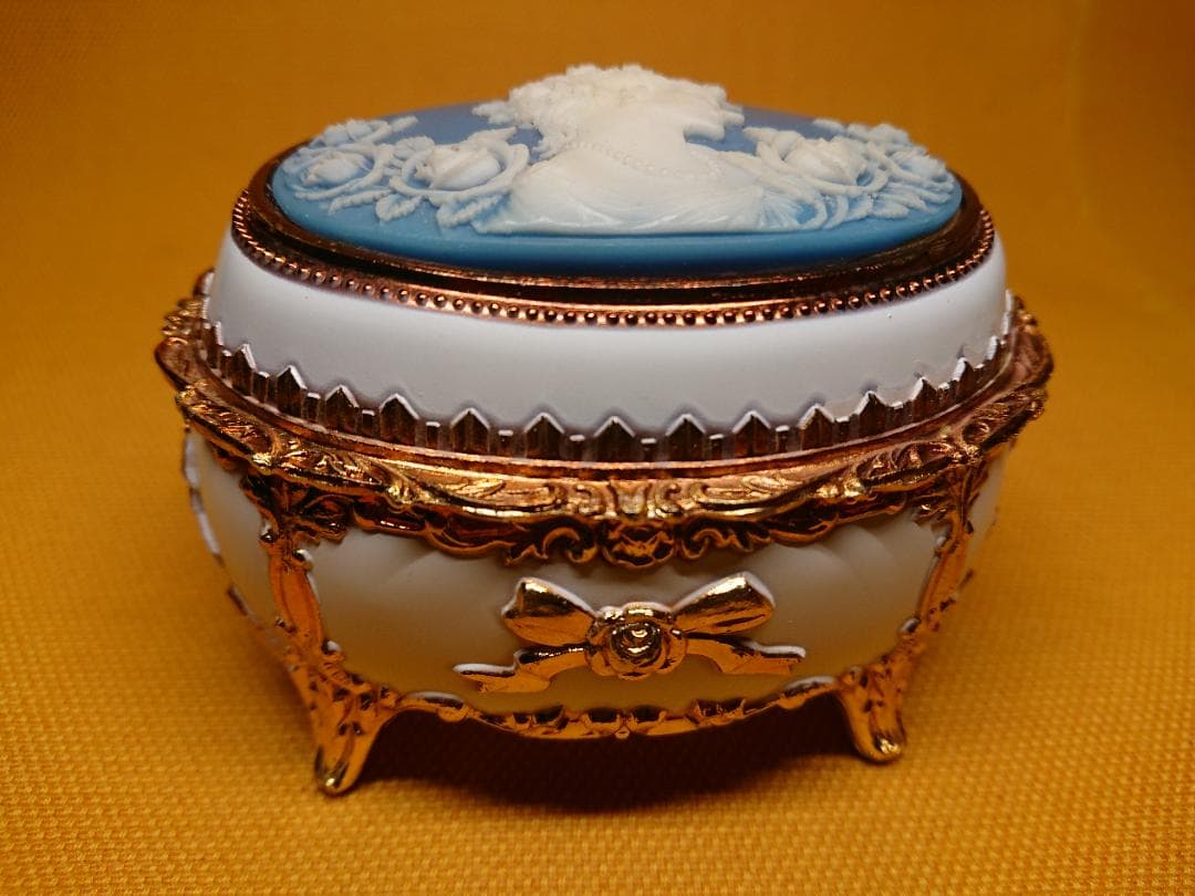 【美品】オルゴール　ジュエリーボックス　カメオ　置物　工芸品　美術品　A1447
