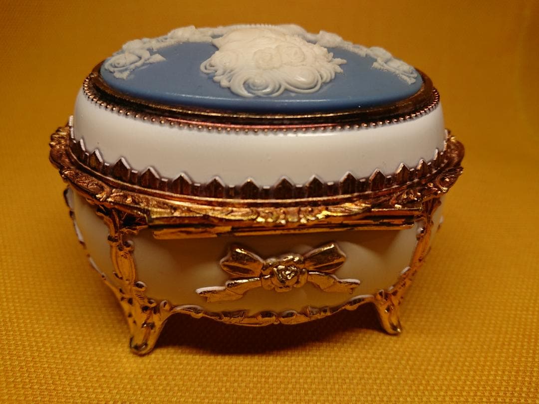 【美品】オルゴール　ジュエリーボックス　カメオ　置物　工芸品　美術品　A1447