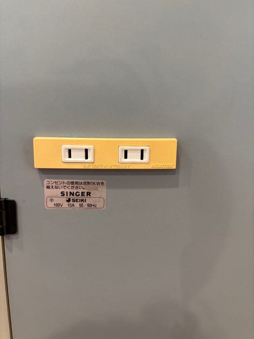 SINGER 折りたたみ式　作業台　キャスター付き　送料込み