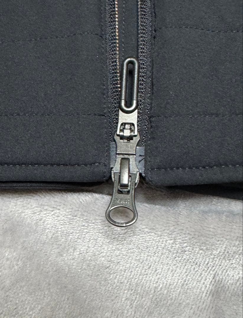 デサントモバイルサーモゴルフベスト