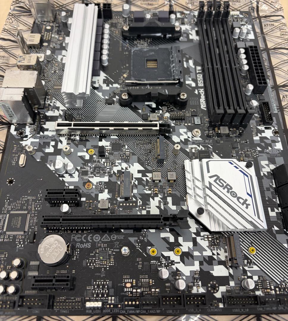 S*g様 【CPU+マザボ】AMD Ryzen7 3700X、B550TW Id