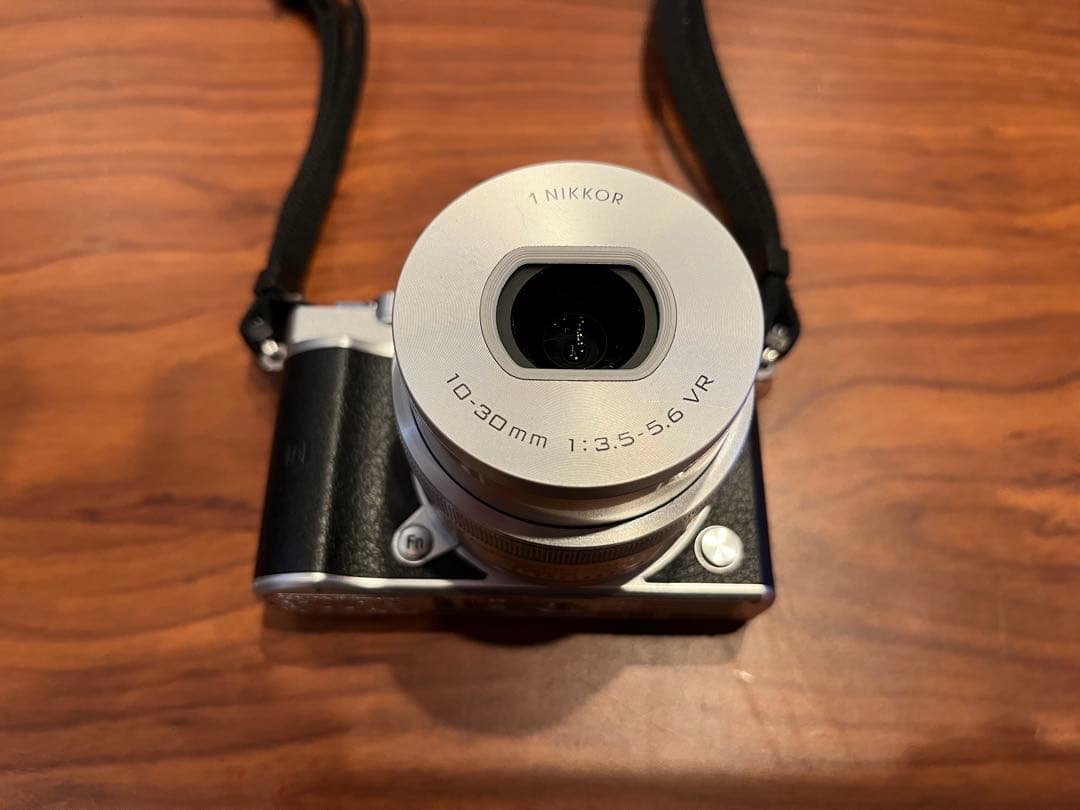 Nikon 1 J5 ダブルレンズキット（SDカード無し）