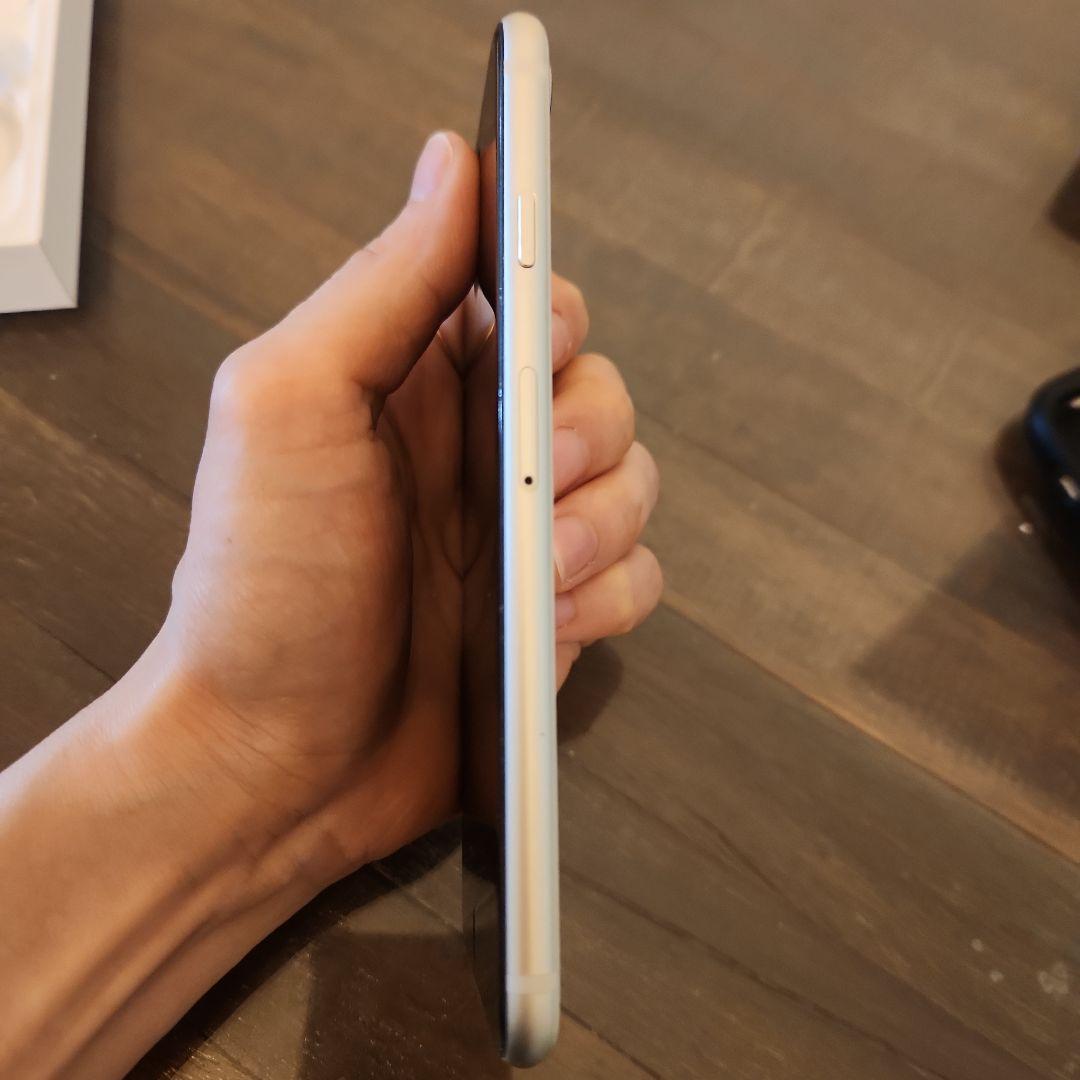 限定値下 iPhone SE 第3世代 128GB グレージュのケース付き