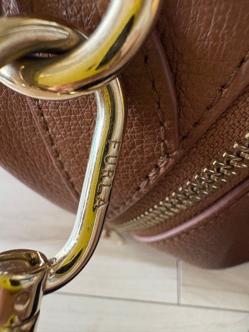 極美品★FURLA フルラ★AMICA クロスボディバッグ（ブラウン）