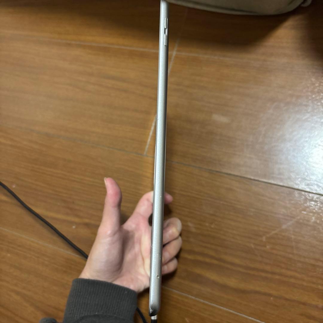 本日発送可能　iPad シルバー　第6世代　32GB