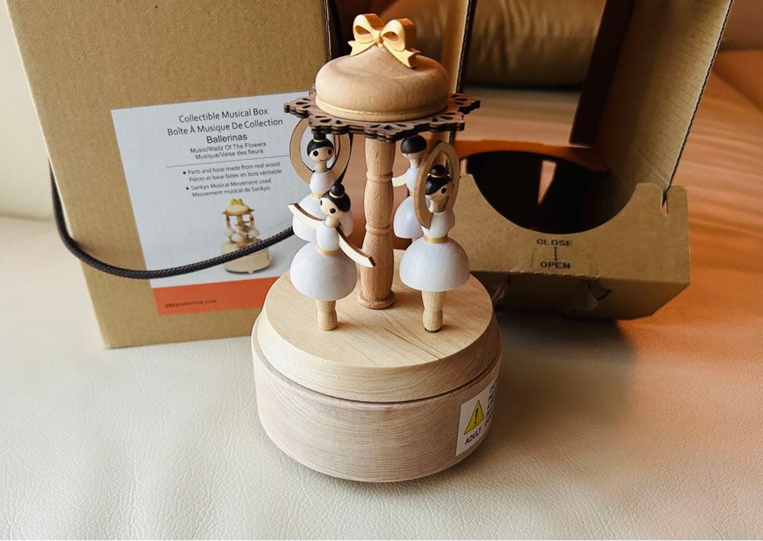 新品、wonderful lifeのハンドメイドの木製オルゴール、バレエ