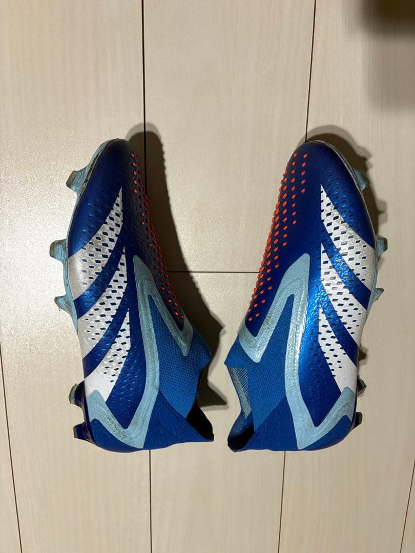 アディダス プレデター アキュラシー+ FG 27.0 紐なし