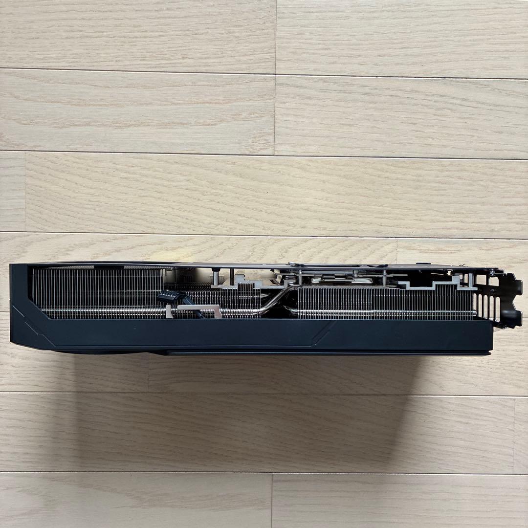 gigabyte グラボ 5090 ヒートシンク　3連ファン　バックプレート