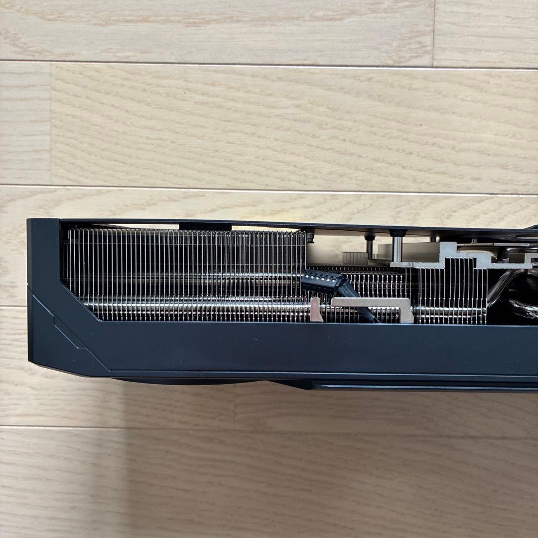 gigabyte グラボ 5090 ヒートシンク　3連ファン　バックプレート