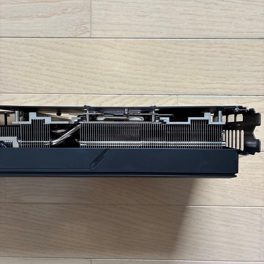 gigabyte グラボ 5090 ヒートシンク　3連ファン　バックプレート