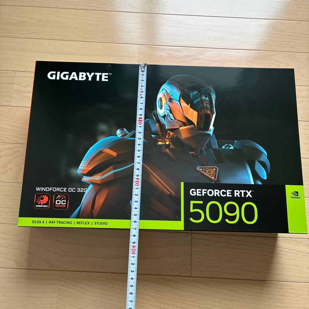 gigabyte グラボ 5090 ヒートシンク　3連ファン　バックプレート